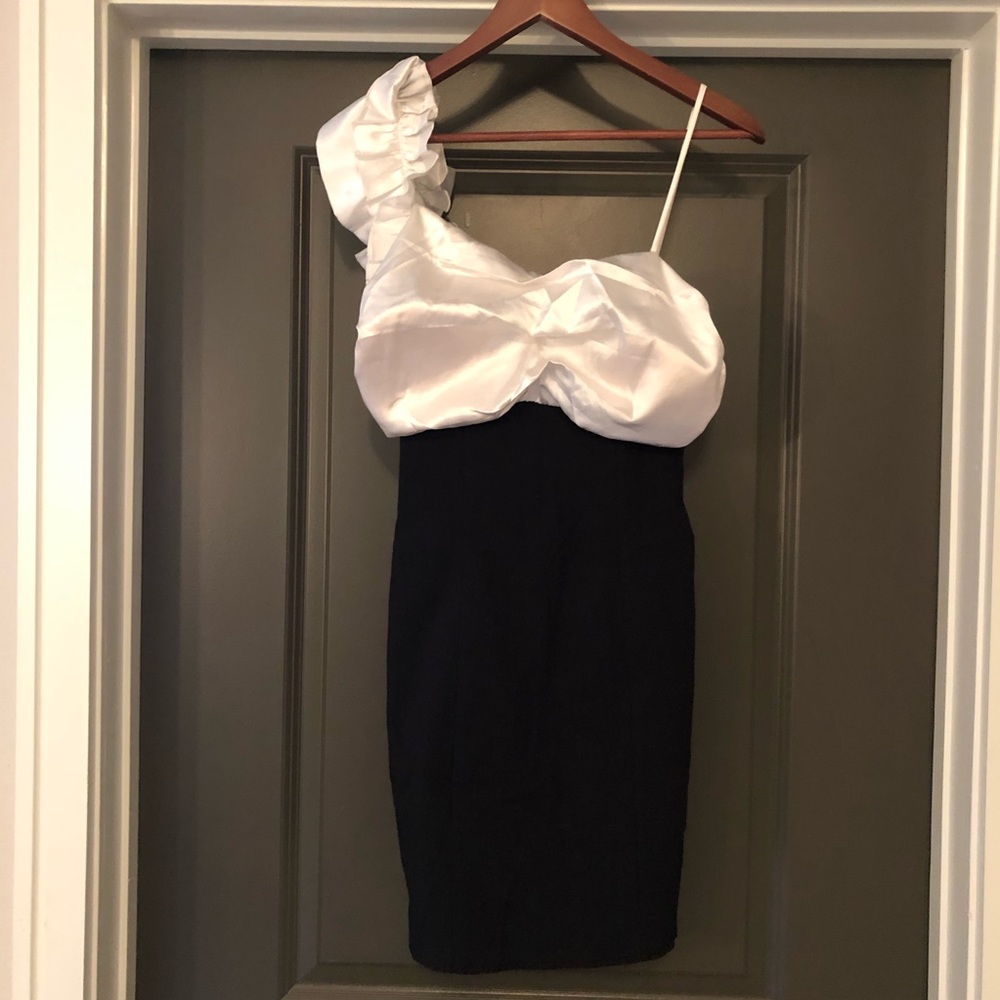 🌺 Moa Womens Dress Black & White